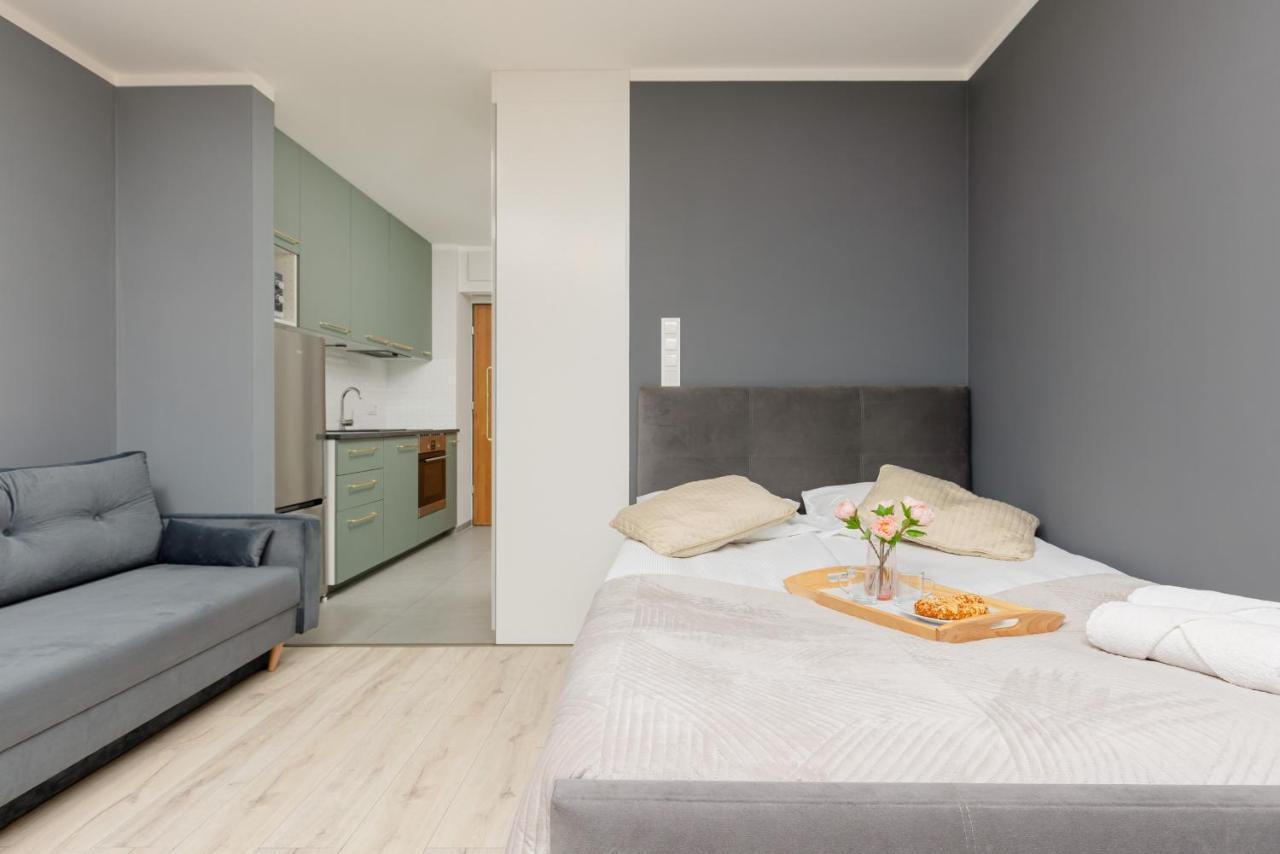 Studio With Balcony Warsaw Kokoryczki By Noclegi Renters Kültér fotó