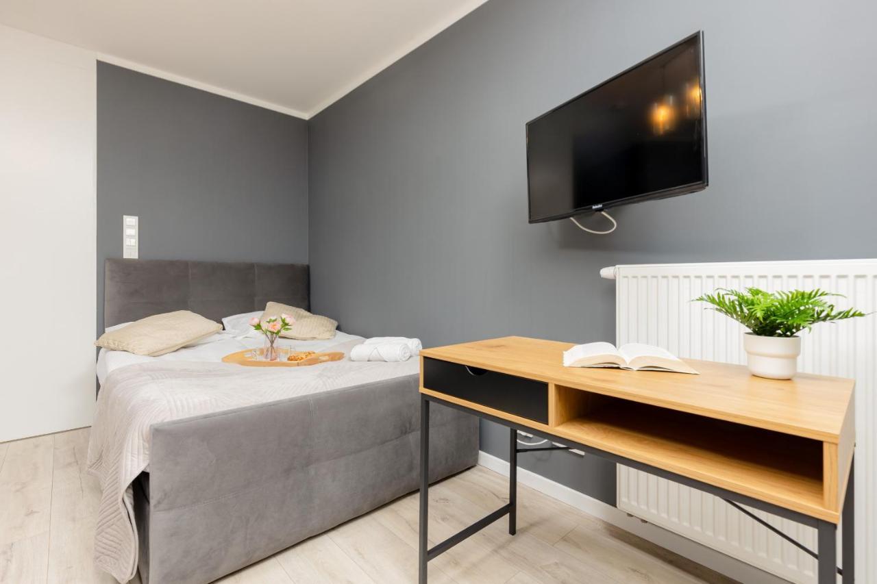 Studio With Balcony Warsaw Kokoryczki By Noclegi Renters Kültér fotó